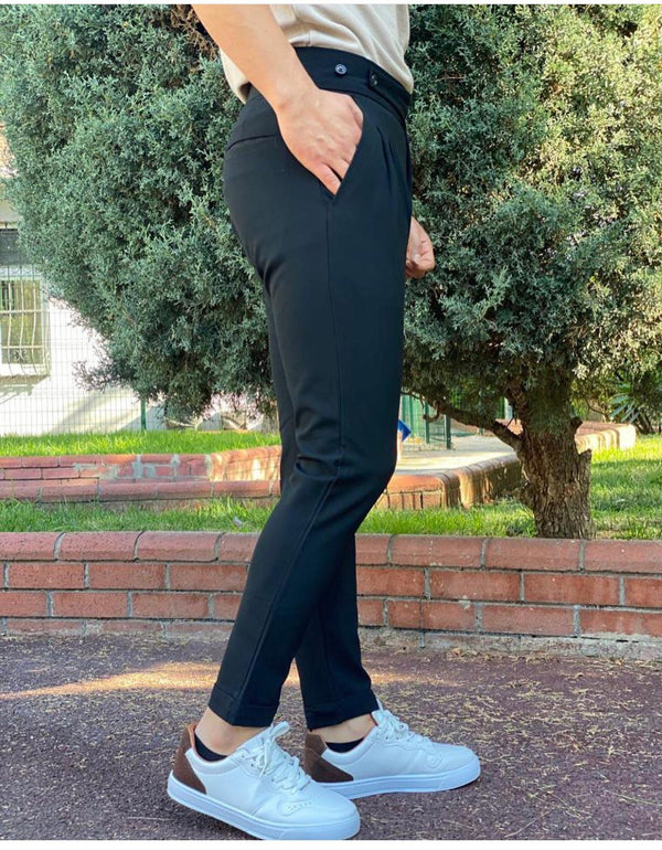 Siyah Dar Paça Pileli Pantolon