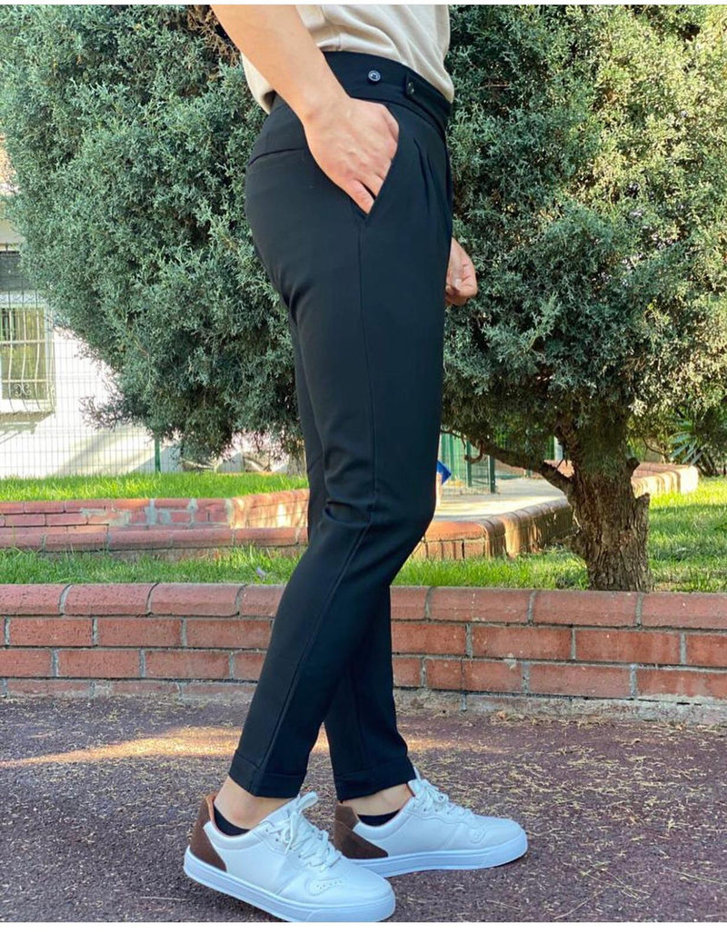 Siyah Dar Paça Pileli Pantolon